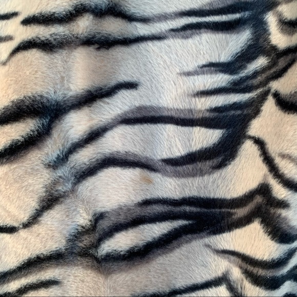 Vintage Lucent Y2K Tiger Print Stripe Fur Jacket - Picture 9 of 10